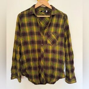 Urban Outfitters BDG - Plaid Button-Down Shirt in Green and Brown - Size Small